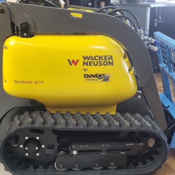 DINGO/WACKER SM325-27T  TRACK MACHINE 001